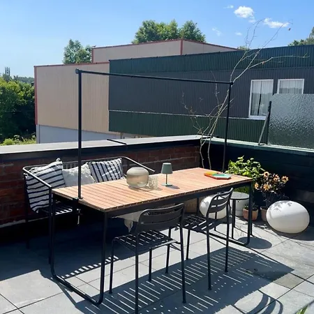 Bright And Spacious, Close To The Center And Train *
