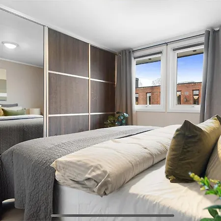 Lägenhet Bright And Spacious, Close To The Center And Train *
